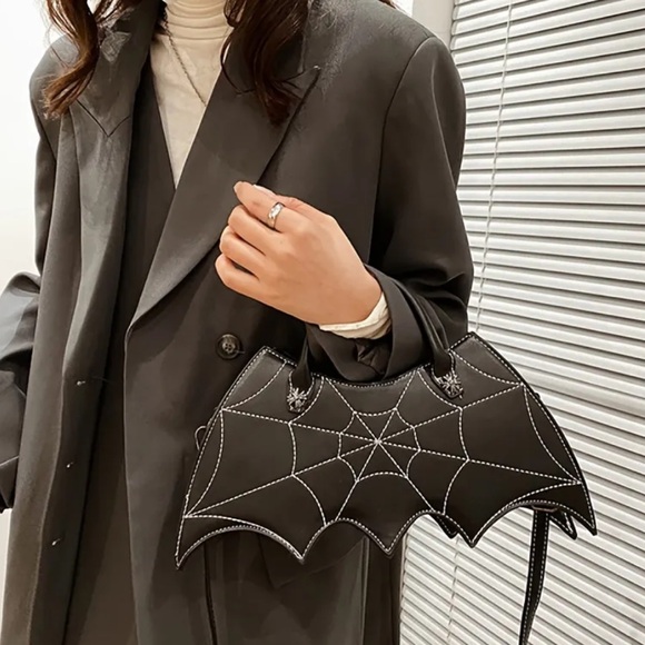 🆕 Punk Bat Shaped Handbag, Vintage Spider Web Crossbody - Whimsigoth - Picture 3 of 9